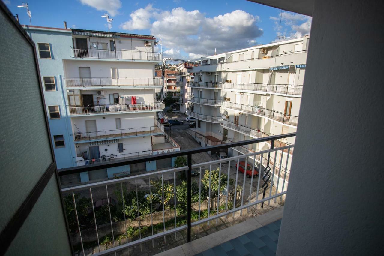 Appartamento Don Minzoni Scalea Bagian luar foto